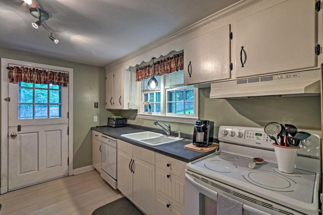 Historic Essex Home With Large Yard Near Downtown! Exterior photo