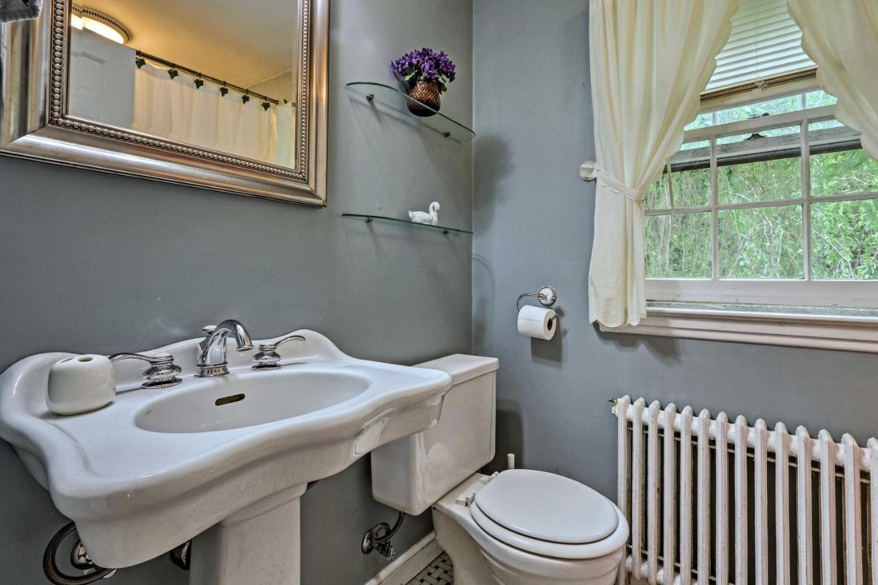 Historic Essex Home With Large Yard Near Downtown! Exterior photo